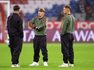 “没有压力”——孔帕尼赞扬卡尔,后者成为拜仁队史上第二年轻的德甲首发球员