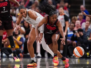 王牌队 vs. 狂热队赛程:2025 年 WNBA 季后赛半决赛系列赛的最新比分、结果和电视频道