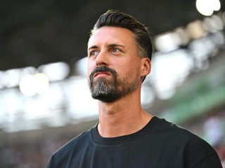 三周内从英雄到狗熊:德甲教练为未来而战