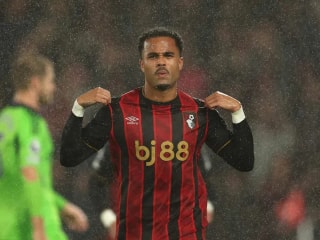 英超联赛奖项:利物浦的危机,克鲁伊维特的精彩进球