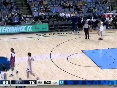 NBA季前赛：活塞vs灰熊第3节英文原声回放