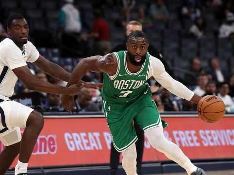 凯尔特人121-103灰熊 布朗和怀特合砍37分10助攻带领绿军轻取灰熊