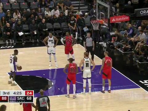 NBA季前赛:猛龙vs国王第3节英文原声回放