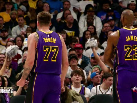 NBA季前赛:活塞vs雄鹿第3节英文原声回放
