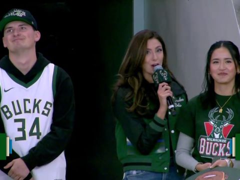 NBA季前赛:活塞vs雄鹿英文原声全场回放