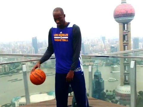 NBA季前赛:黄蜂vs雷霆第1节英文原声回放