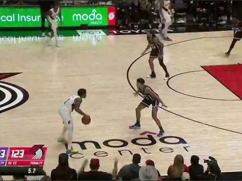 NBA季前赛:国王vs开拓者第4节英文原声回放