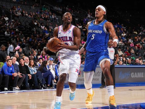 魔术128-98费城 马克西单节17分不敌魔术遭三连败