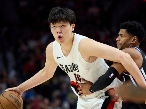 杨瀚森vs国王集锦 拿下16+4+3封盖第三节单节狂砍14分