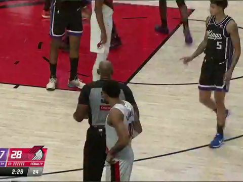 NBA季前赛:国王vs开拓者第1节英文原声回放