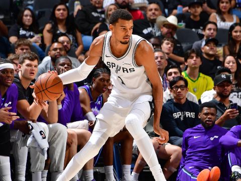 文班亚马vs爵士集锦 登场15分钟轰下22+7效率惊人