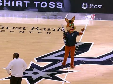 NBA季前赛:爵士vs马刺第4节英文原声回放