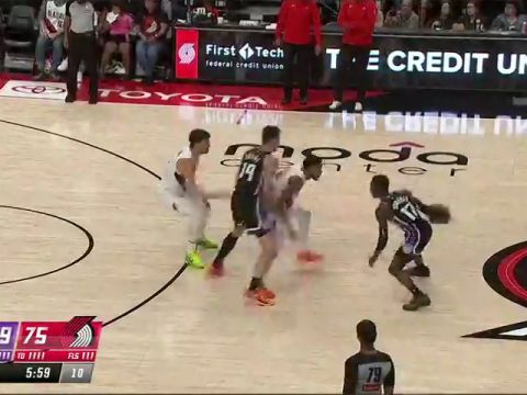 NBA季前赛:国王vs开拓者第3节英文原声回放