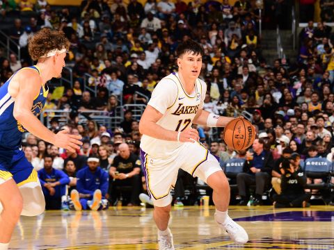 勇士116-126湖人 詹东缺阵里夫斯21分湖人迎季前赛首胜