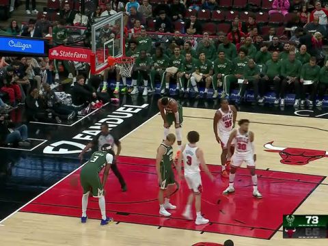 NBA季前赛：雄鹿vs公牛第3节英文原声回放