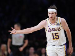 NBA季前赛战报：东詹库里缺席湖人力克勇士 里夫斯21分伤退艾顿14+8