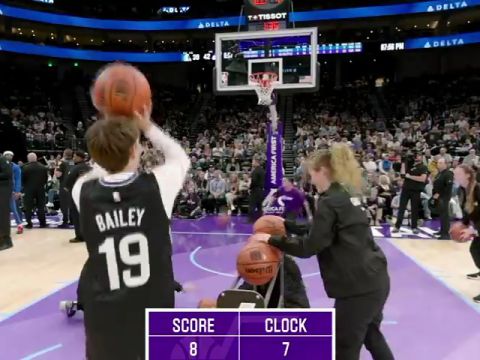 NBA季前赛：独行侠vs爵士第2节英文原声回放