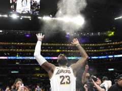 nba直播在线观看高清直播:季前赛湖人vs太阳(10.15)东契奇携手斯玛特复出