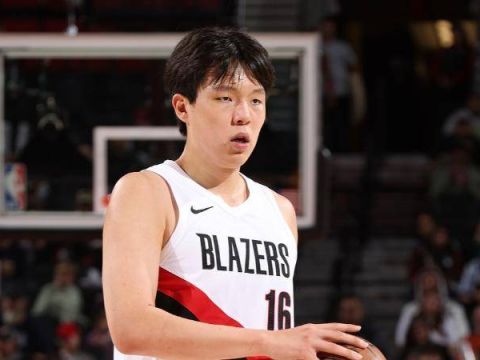 [CCTV全场集锦]🏀杨瀚森9分6板1助1帽 库里28+6+5&13罚12中 开拓者不敌勇士