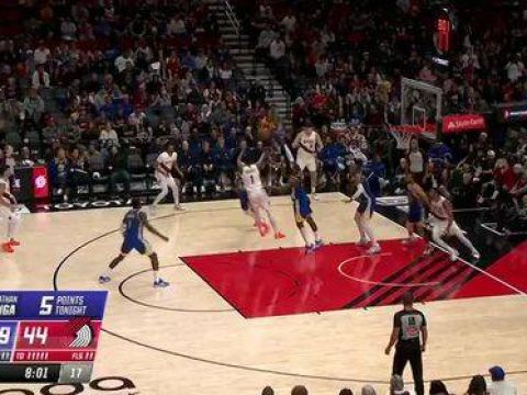 [杨瀚森丝滑上篮]丝滑！杨瀚森假投点飞霍福德 直杀篮下高举高打放进