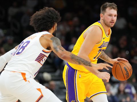 湖人104-113太阳 巴特勒独得35+9东契奇轻取25分太阳主场逆转湖人