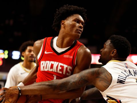 阿门-汤普森vs鹈鹕集锦 高效拿下21+5打法日渐成熟