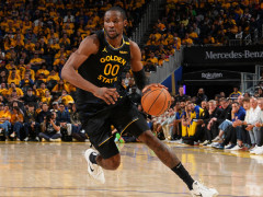 NBA季前赛勇士vs开拓者 库明加上半场末段不满判罚向裁判抱怨惨遭驱逐
