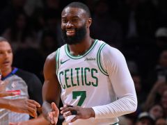 NBA季前赛战报:布朗伤退绿军1.4秒绝杀猛龙 怀特33+9+6+4帽