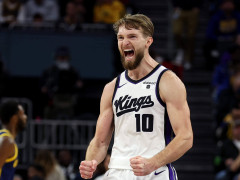 NBA季前赛快船vs国王 萨博尼斯因右腿筋受伤提前退赛,本场比赛不会回归