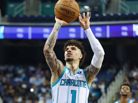 拉梅洛-鲍尔vs灰熊集锦 贡献23+5+8多次华丽操作赏心悦目