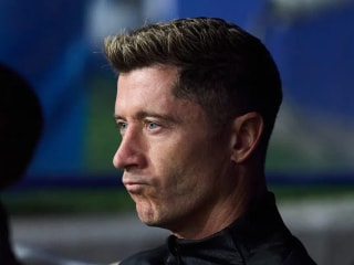 罗伯特·莱万多夫斯基或因腿筋受伤缺席国家德比