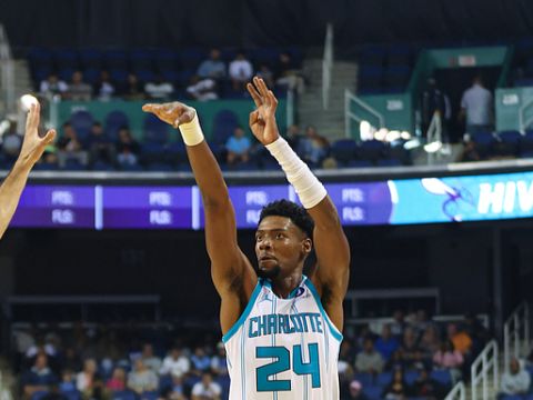 米勒vs灰熊集锦 得到21+6屡次上演空接暴扣吃饼吃到吐