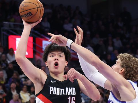 杨瀚森vs爵士集锦 季前赛收官战3分1助攻1抢断1封盖6犯离场