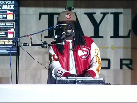 NBA季前赛：火箭vs老鹰第2节英文原声回放