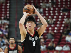 NBA季前赛开拓者vs爵士 杨瀚森首节替补登场5分钟拿下3分1抢断