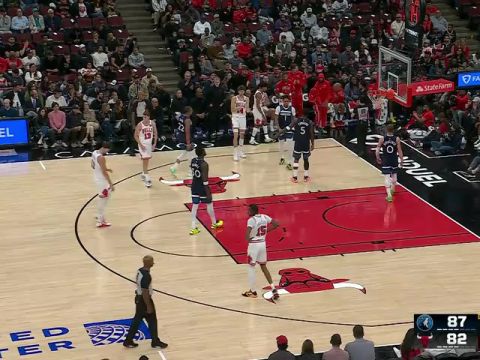 NBA季前赛：森林狼vs公牛第3节英文原声回放