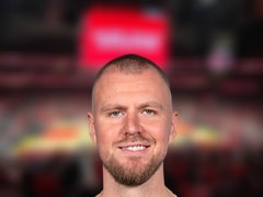 NBA每日篮板王:克里斯塔普斯·波尔津吉斯13篮板(2025年10月17日)