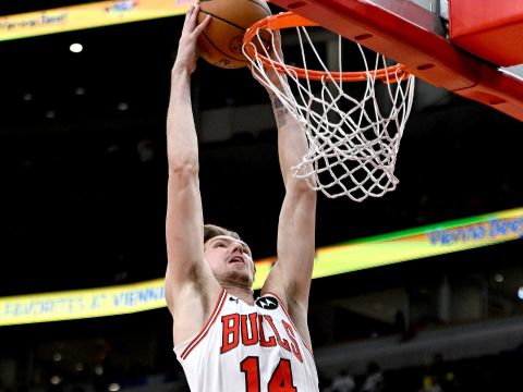 布泽利斯vs森林狼集锦 13中8砍下19分上演风车暴扣