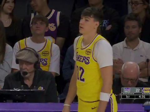 NBA季前赛:国王vs湖人第1节英文原声回放
