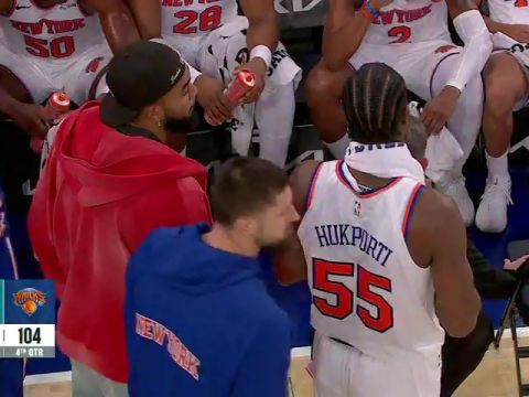 NBA季前赛:黄蜂vs尼克斯第4节英文原声回放
