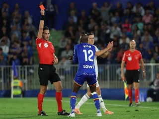 37秒被罚下:本周西甲上演传奇首秀