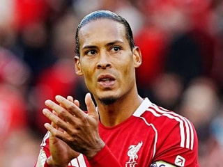 范戴克对利物浦新援不满,认为其“被压力吞噬”,且队长并未提供“帮助”