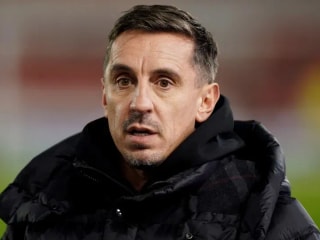 加里·内维尔在对曼联的失败发出“三四条短信”后,“一分钟内”被证明是错的