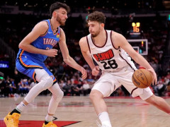 申京成为NBA历史首位在赛季揭幕战中,达成至少25分5板5助且命中5记三分的中锋球员