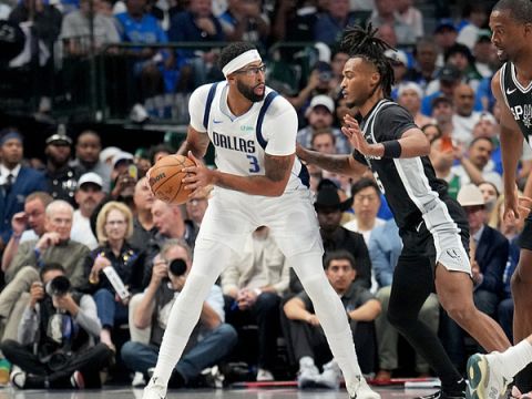 安东尼-戴维斯vs马刺集锦 拼尽全力拿下22+13无奈实在没有帮手