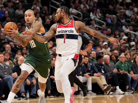 奇才vs雄鹿精华回放 字母哥37分雄鹿七人上双轻取奇才