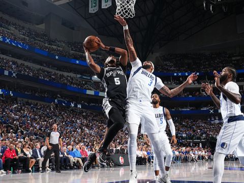 卡斯尔vs独行侠集锦 拿下22+7+6频送暴扣好戏撕裂防线