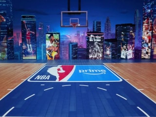 亚马逊NBA转播团队亮相:伊恩·伊格尔、斯坦·范甘迪、德怀恩·韦德领衔2025赛季