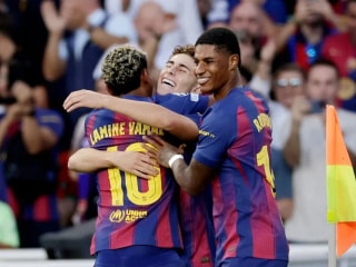 巴塞罗那6-1奥林匹亚科斯:费尔明帽子戏法,VAR争议,以及拉玛西亚的伟大之夜