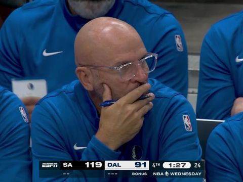 NBA常规赛：马刺vs独行侠第4节英文原声回放